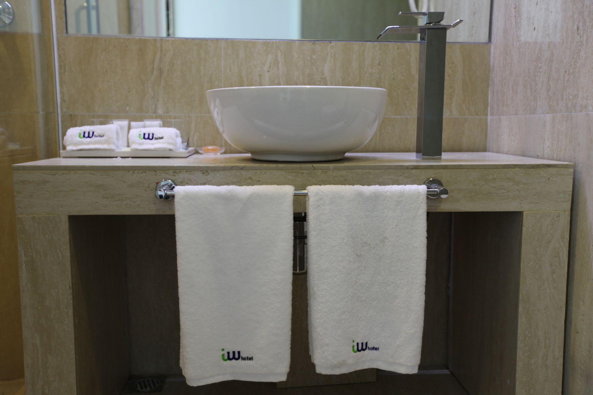 Iw Hotel Hong Kong Exterior photo